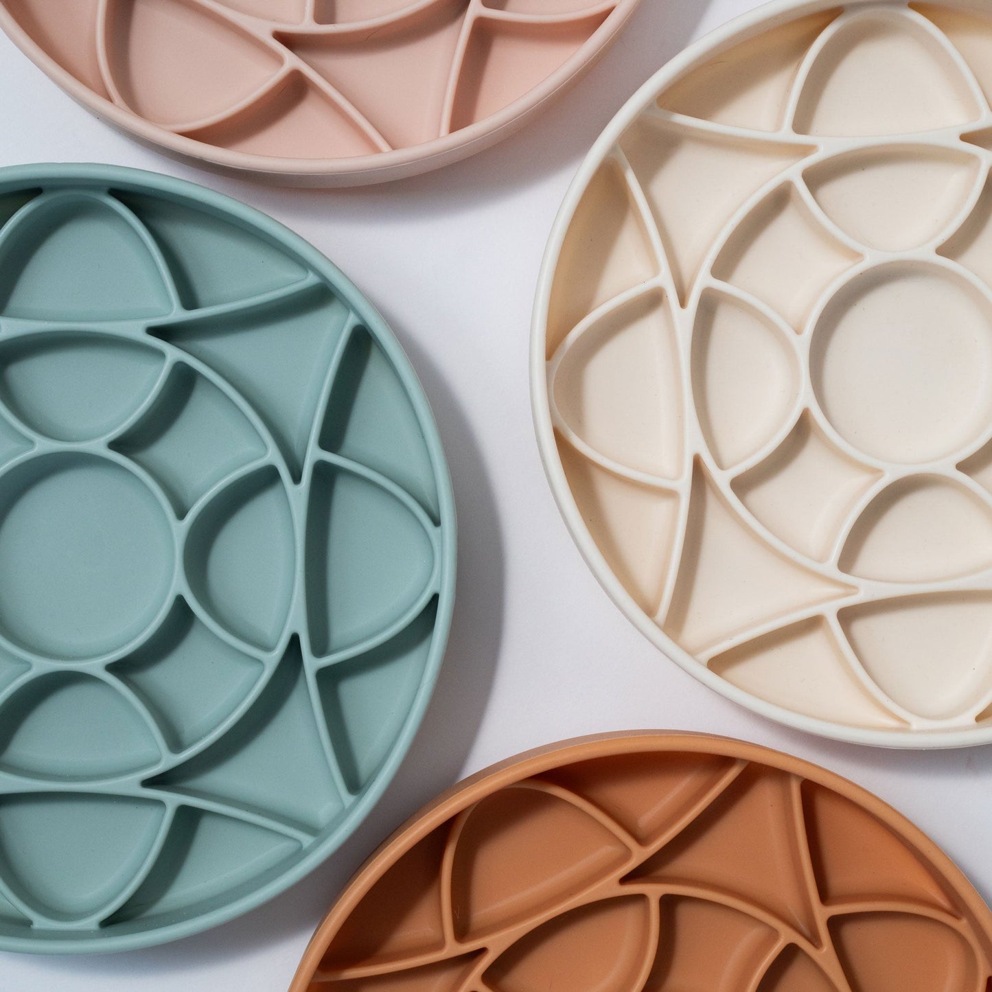 circulo slow feeder bowl - buttercream