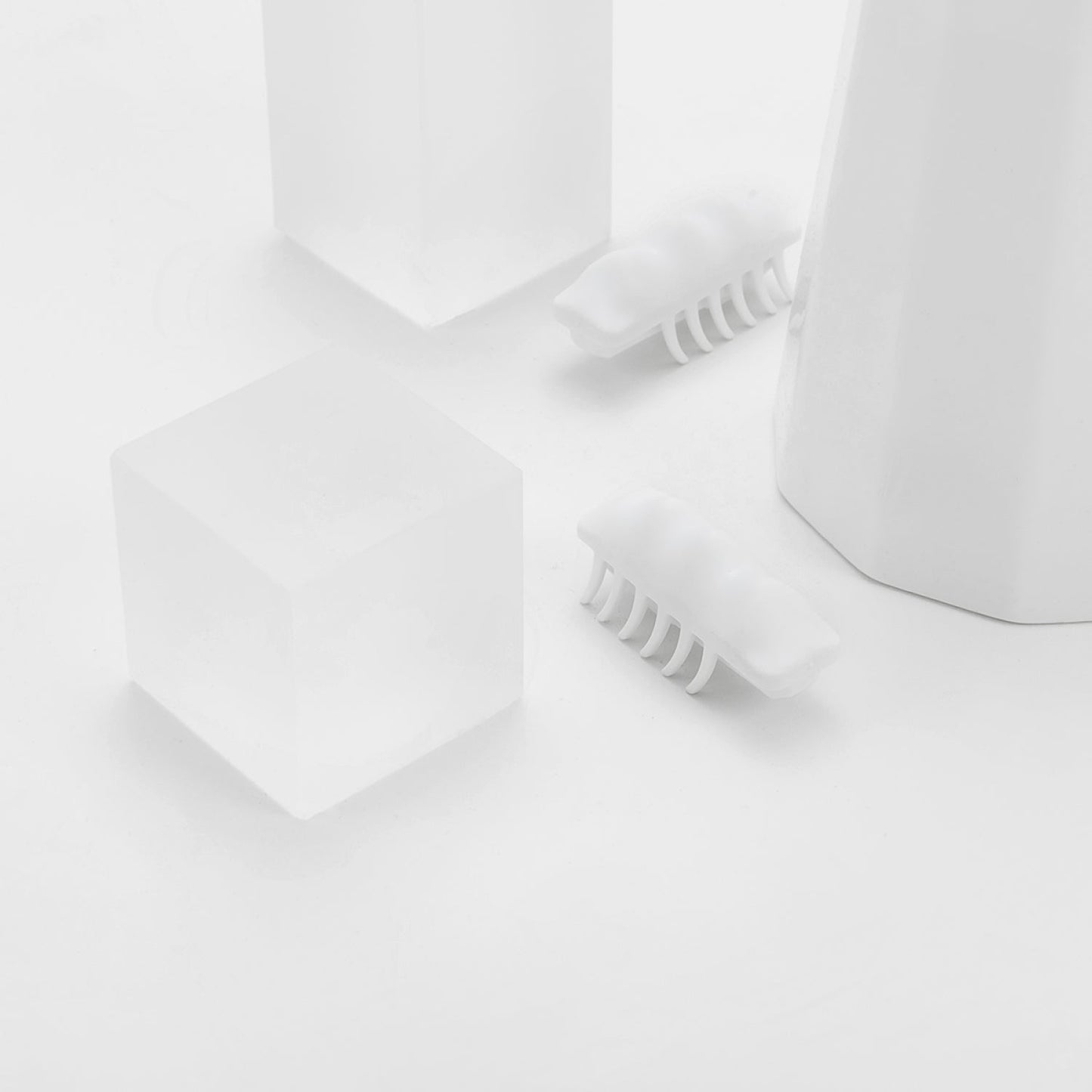Electronic Cat Teasing Toy - Little Snow Elf URBAN PAW PETS