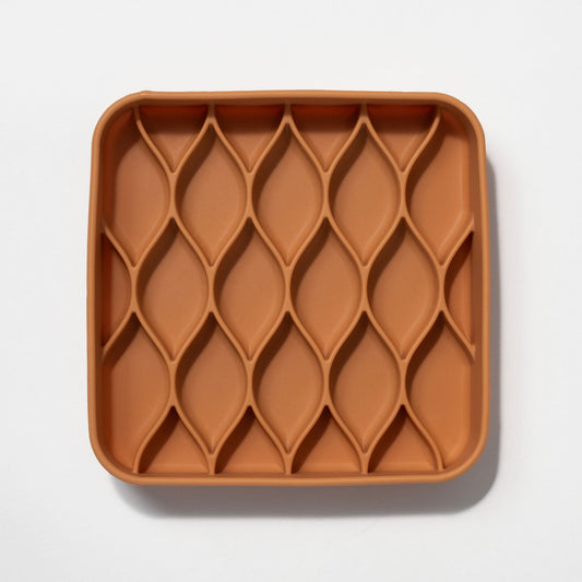 argyle slow feeder bowl - nutmeg